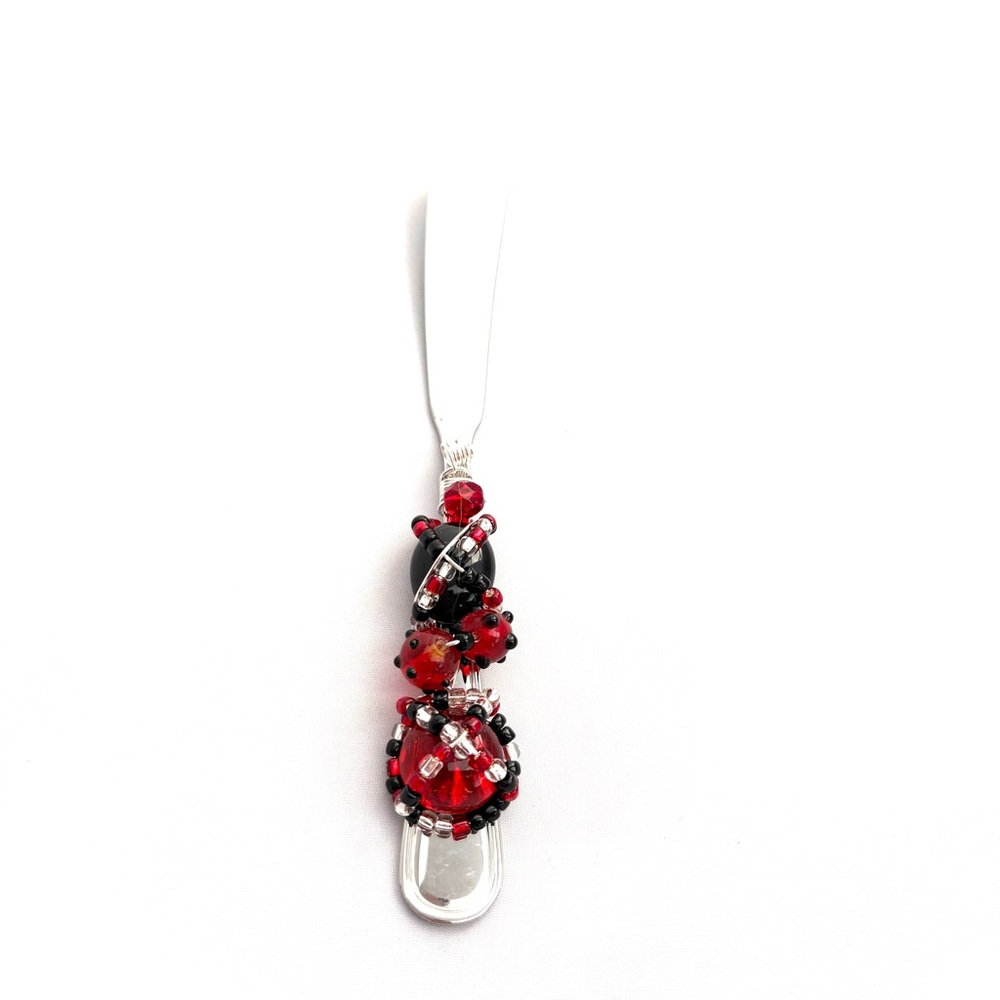 La-Di-Da Designs Glass Beaded Spreader